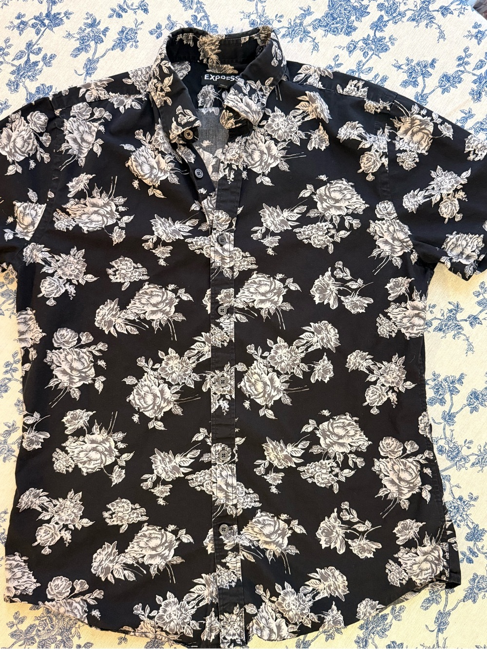 Express Black and White Rose Short-Sleeve Button-Down Shirt